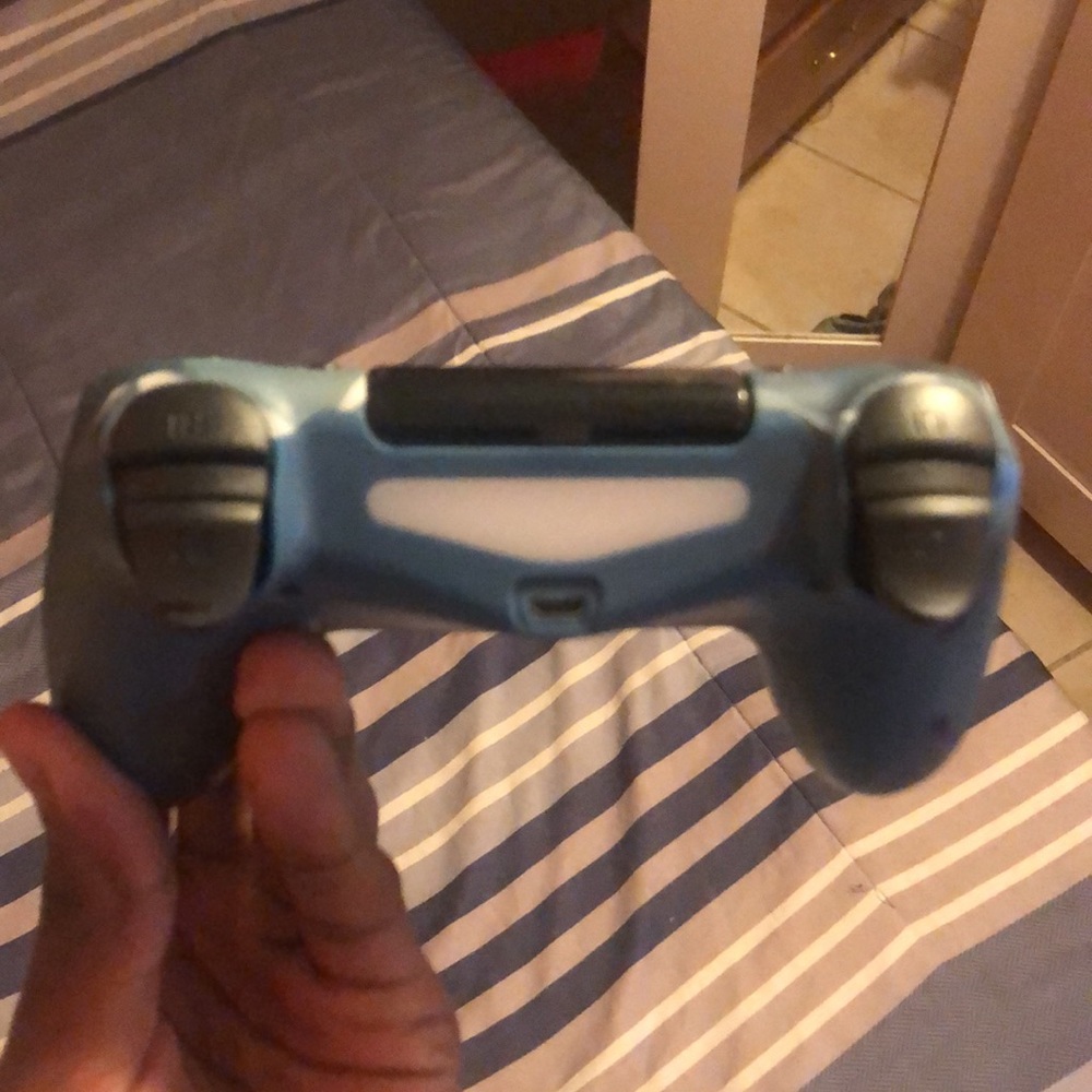 Ps 4 controller - Picture 3 of 4